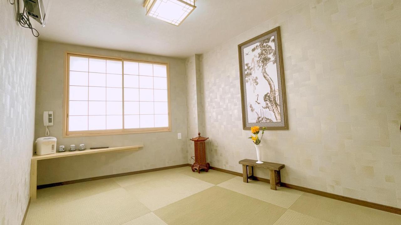 Triple Room Shower