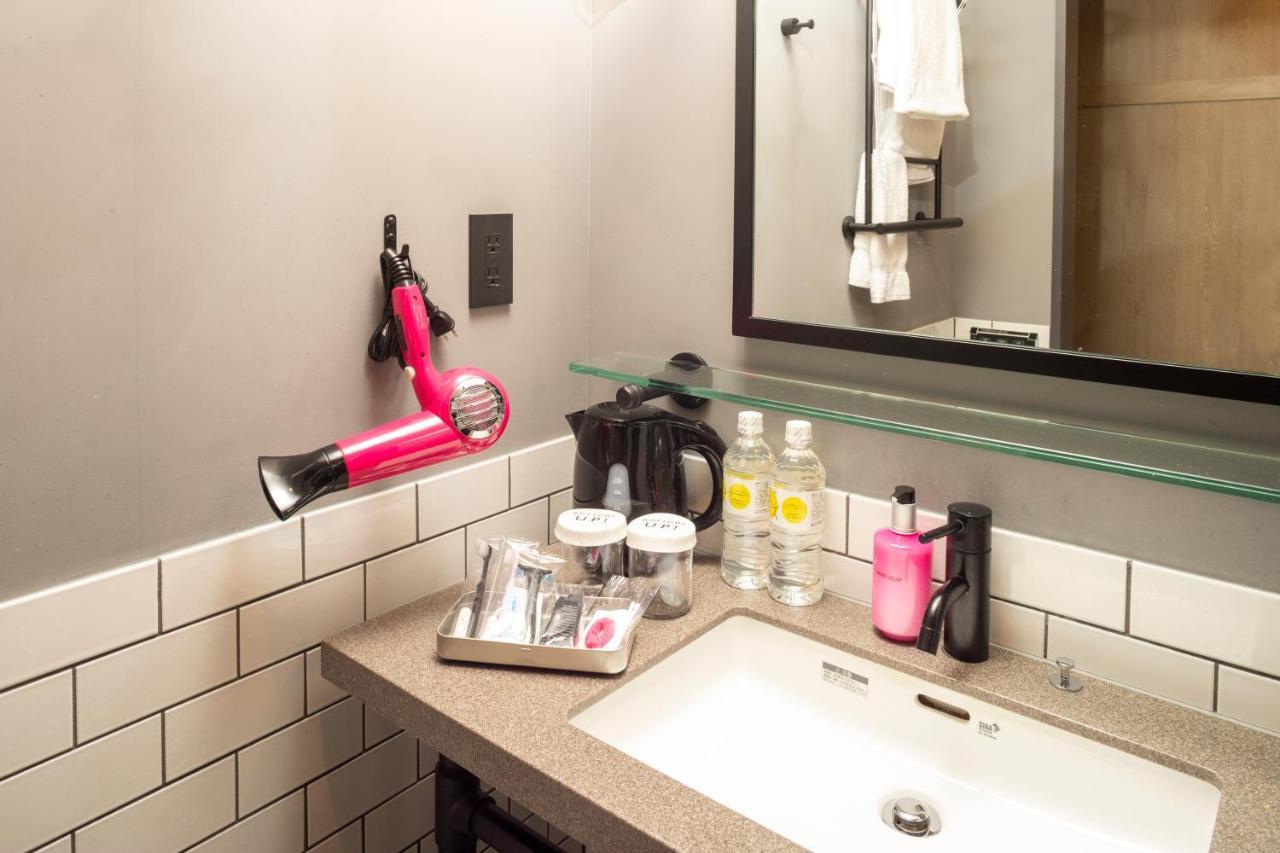 Moxy Large Sleeper Queen Room,1356307970:JPEG