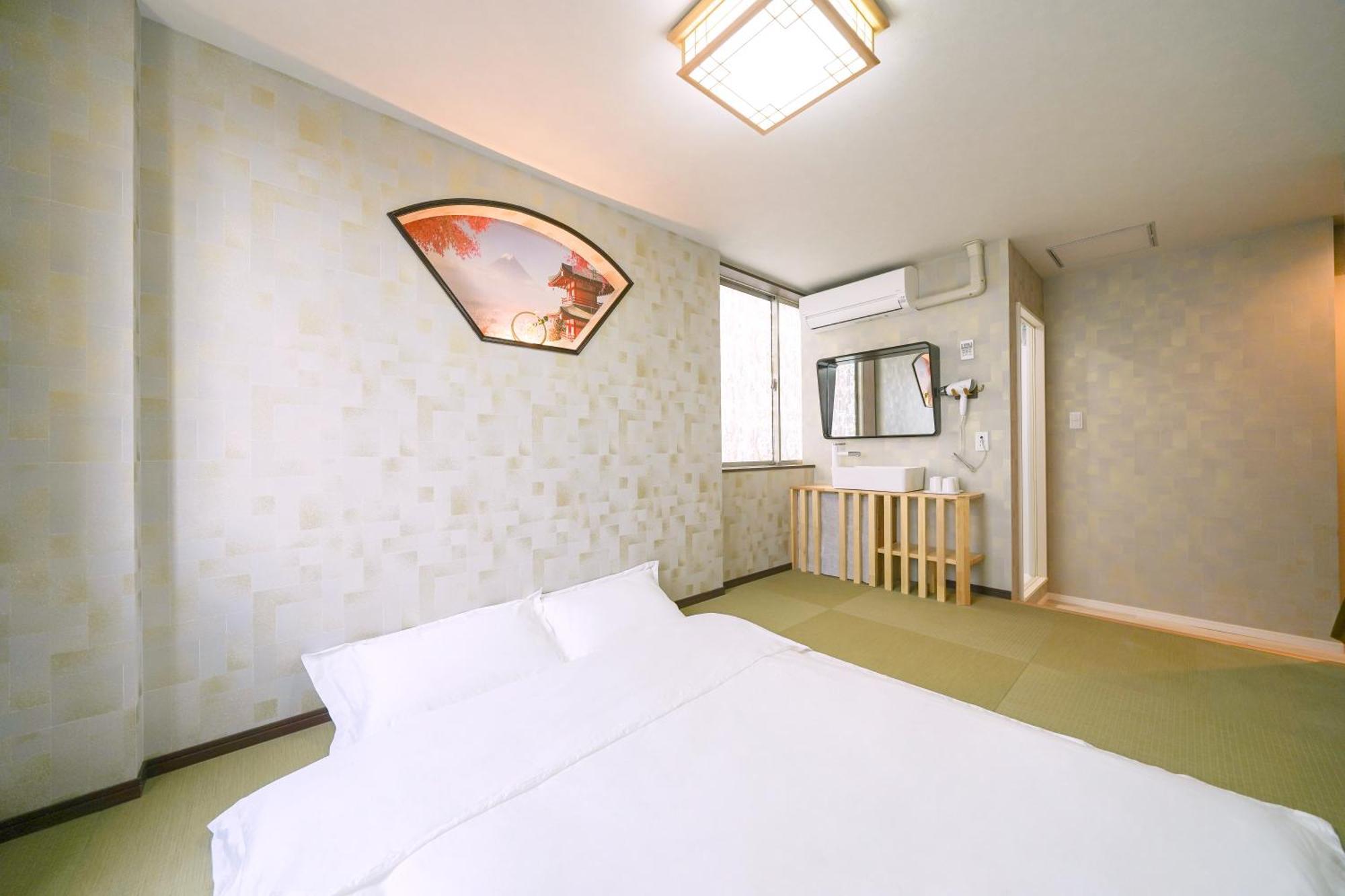 Japanese-Style Room