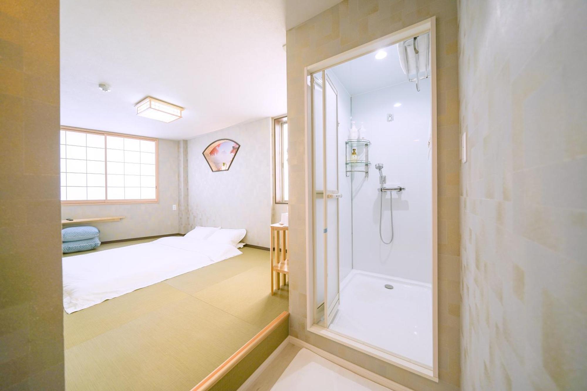 Triple Room Shower