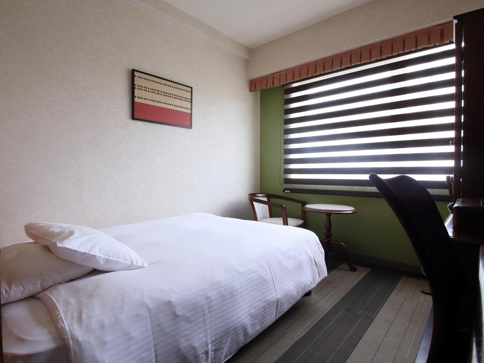 Semi Double Room non Smoking only one bed