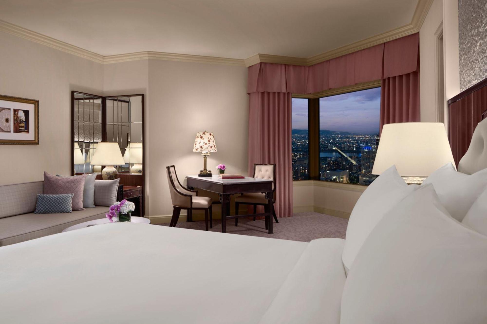 Club Junior Suite Club level Junior Suite 1 King,1629899606:JPEG