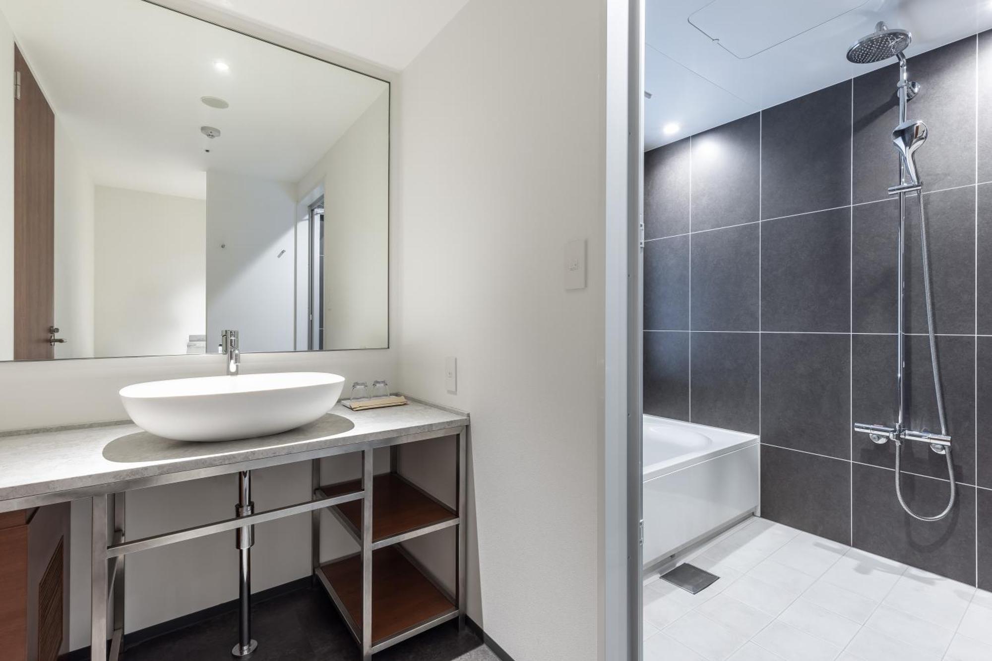 Twin Room with View and Washing Machine