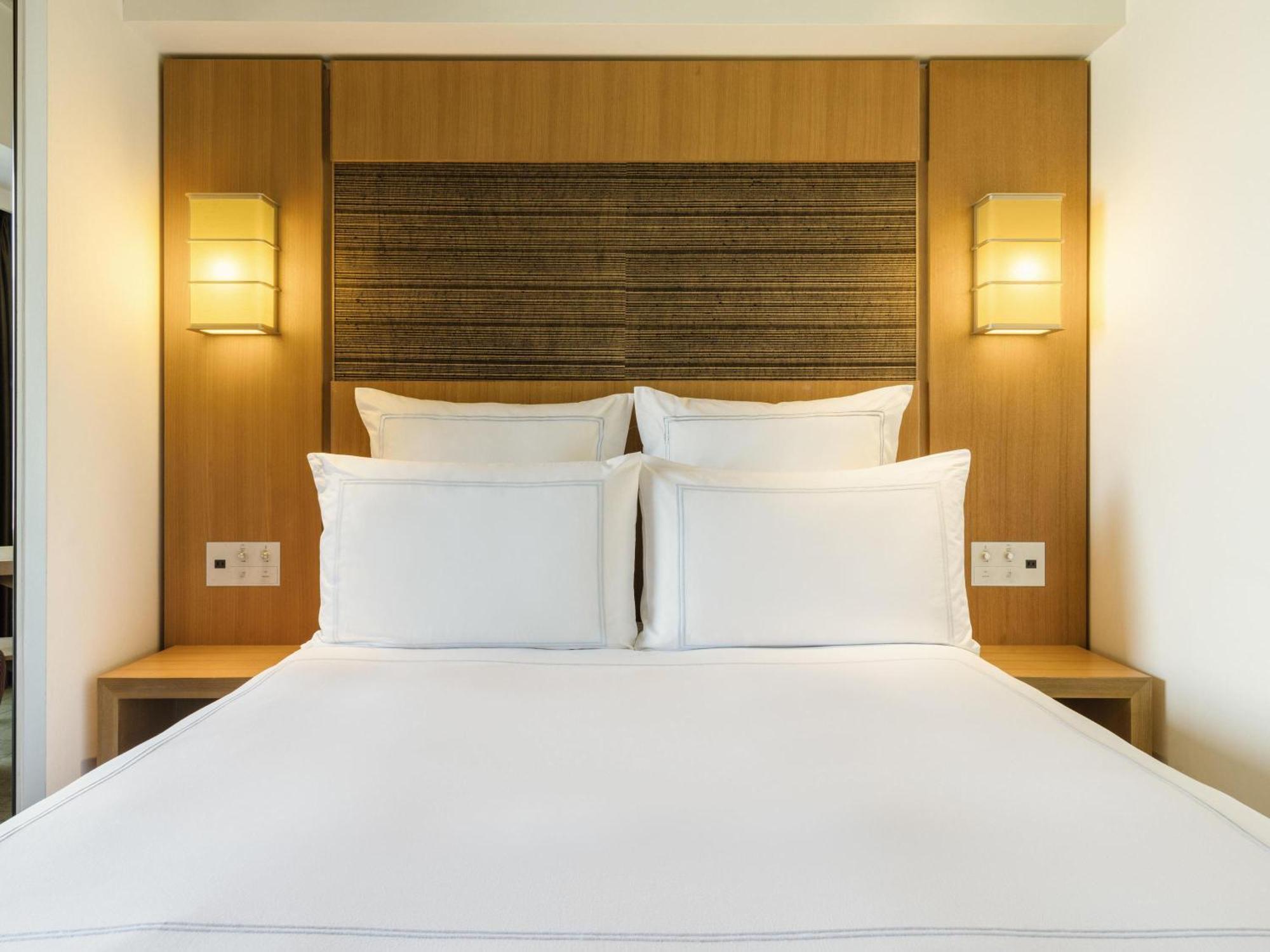 Swiss Advantage Queen Room