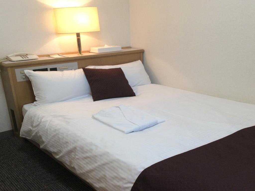 Doppelzimmer mit mit kleinem Doppelbett - Nichtraucher