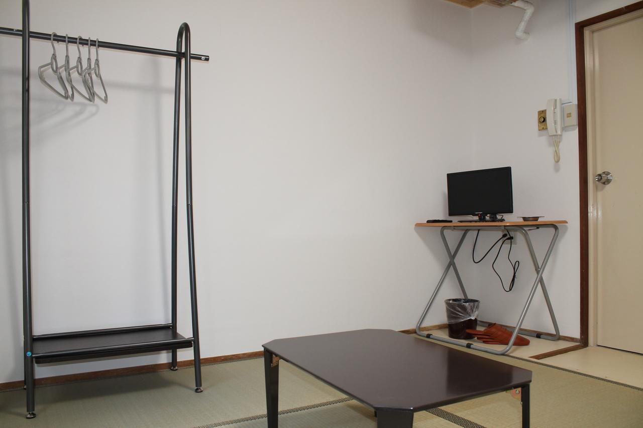 Twin Room with Shared Bathroom,608652268:JPEG