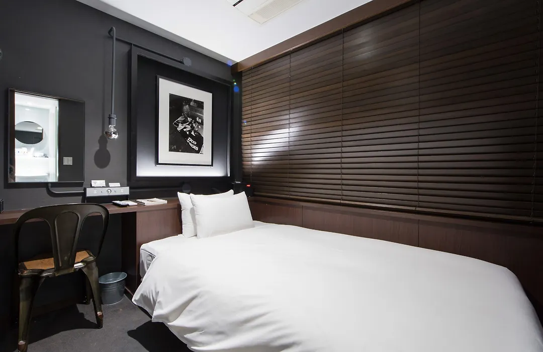 Rock Star Hotel-1