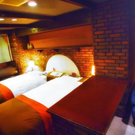 Hotel 24-3